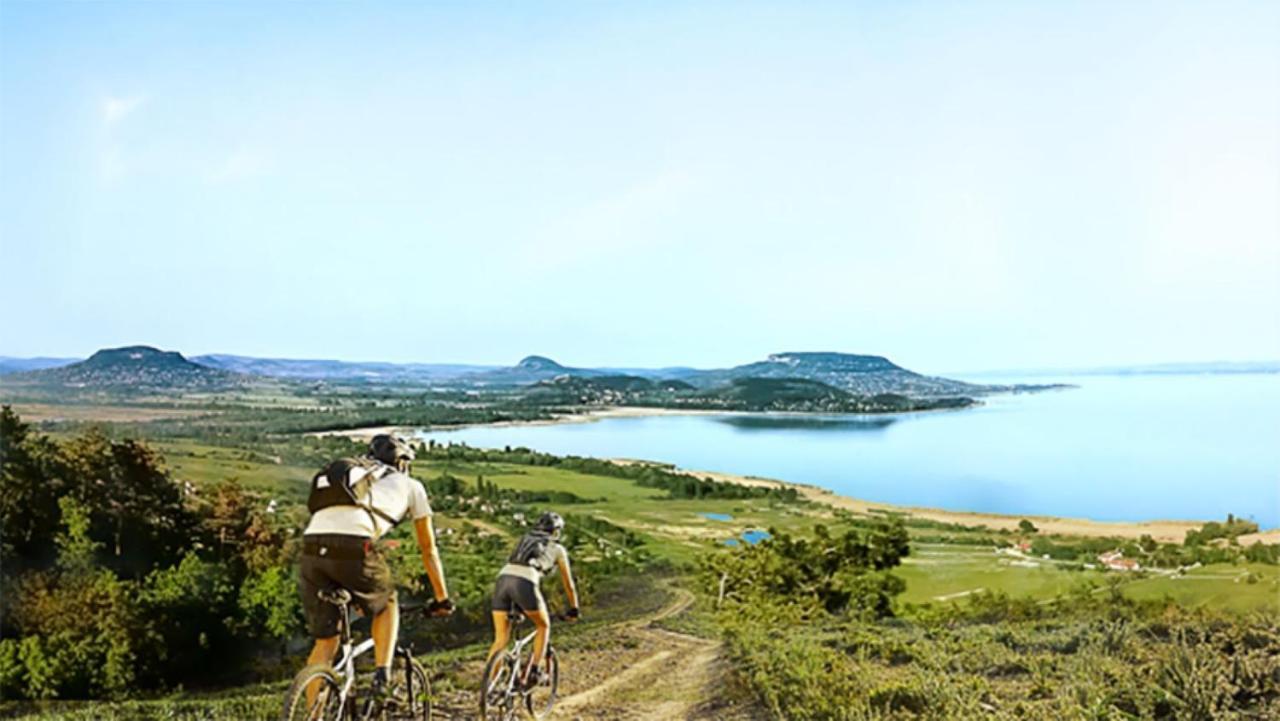 Árnyas vendégházak Balatonalmádi Esterno foto