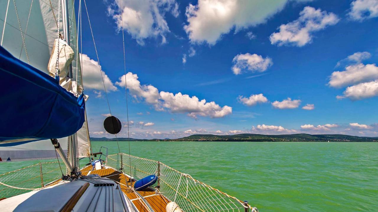 Árnyas vendégházak Balatonalmádi Esterno foto